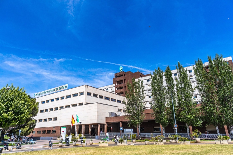 El menor que sufrió un ahogamiento en Los Santos de Maimona permanece en la UCI del Hospital Universitario de Badajoz