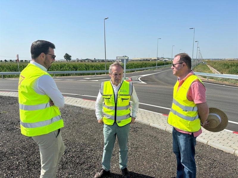 Abierto al tráfico un tramo de la nueva carretera al Aeropuerto de Badajoz