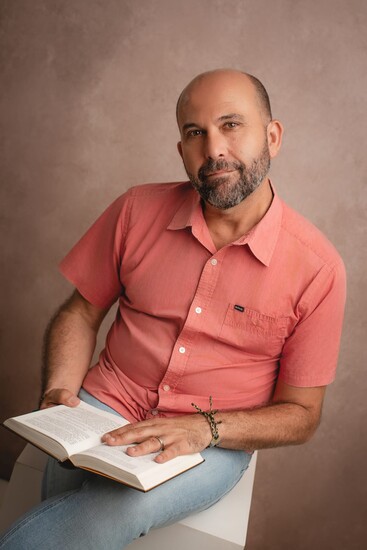 ENCUENTRO CON EL  POETA JULIO BENÍTEZ CORTÉS EN #LDELÍRICA