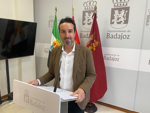 El PSOE de Badajoz afea la 'penosa' gestión del PP tras la privatización del mantenimiento de los parques infantiles