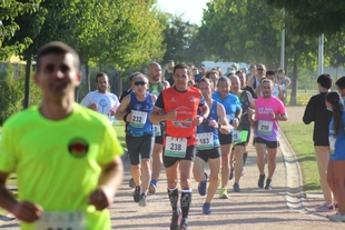 La segunda carrera nocturna a favor de la Asociación Oncológica Extremeña se celebra el 27 de septiembre en Badajoz