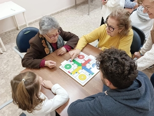 Cáritas Diocesana de Badajoz ha acompañado este año a 341 personas a través de 12 proyectos de mayores