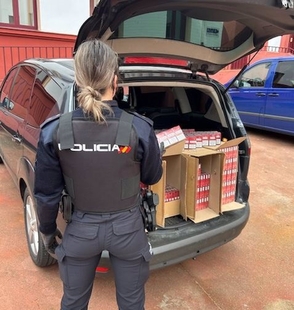 Detenido en Badajoz un varón que ocultaba en su vehículo 3.000 cajetillas de tabaco