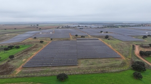 Naturgy pone en servicio tres nuevas fotovoltaicas en Badajoz con capacidad para suministrar energía a 94.000 hogares