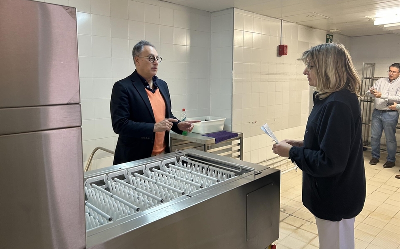 El cocina del Hospital Perpetuo Socorro de Badajoz incorpora un túnel de lavado de última generación