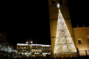 Todo listo para el encendido del alumbrado navideño en Badajoz