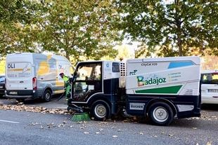 El Servicio de Limpieza Viaria recoge 5 toneladas diarias de hoja seca