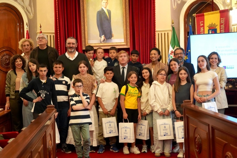 El Ayuntamiento entrega los premios del X Concurso 'Por un mundo igualitario, diseña tu camiseta'