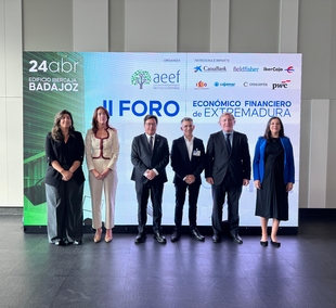 El consejero de Economía participa en el II Foro Económico Financiero de Extremadura