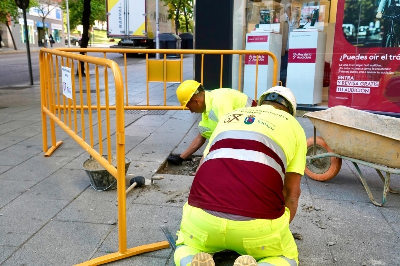 Ya en marcha el servicio de conservación de pavimentos, señalización y mobiliario urbano en Badajoz