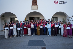 La Diputación reivindica la educación como la mejor inversión de futuro en la graduación de la Residencia Universitaria Hernán Cortés